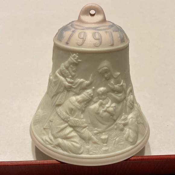 Other - LLADRO 1997 Christmas Bell
Hand Made in Spain